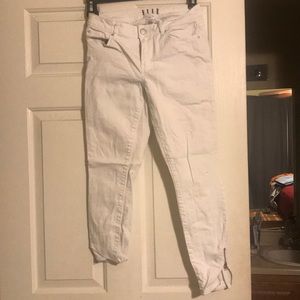 White skinny crop with zipper jeans